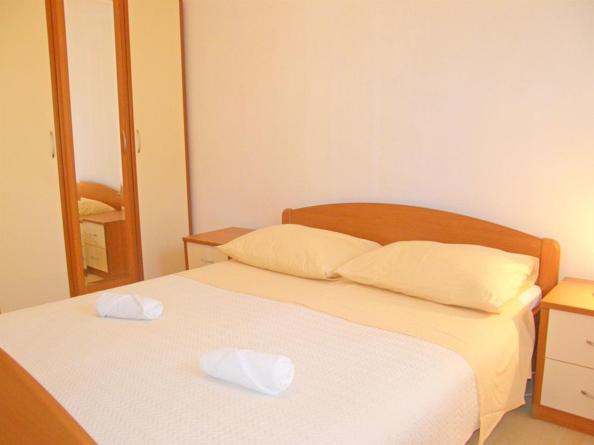 Apartments Rina プリモシュテン エクステリア 写真